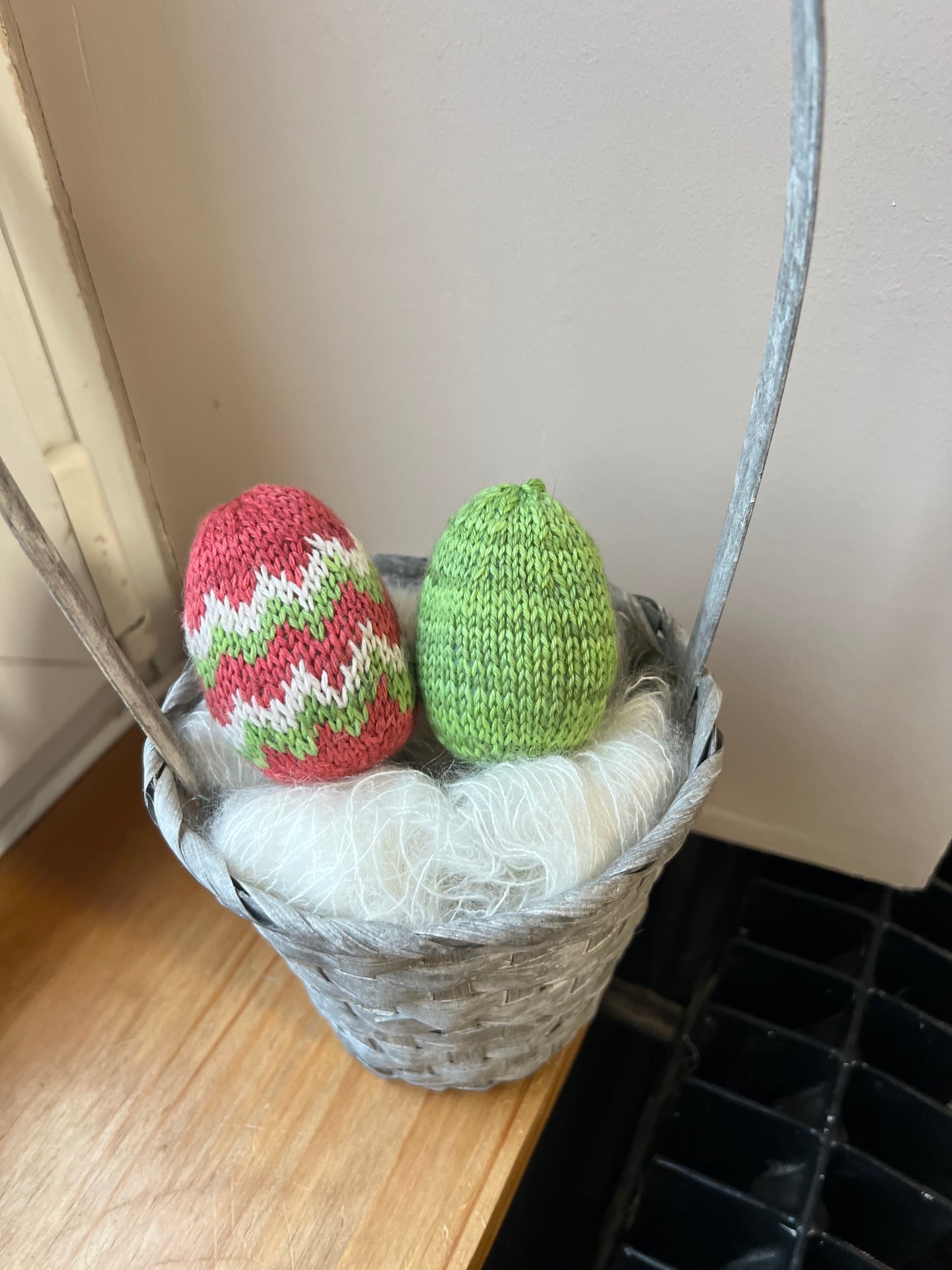 Patron GRATUIT de tricot EASTER EGGS PDF -(sans couture)