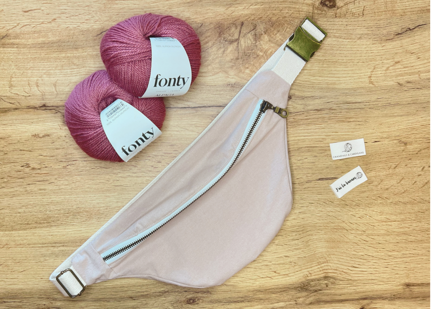 Kit sac banane bandoulière GIGI BANANA personalisable (37 cm x 19 cm) = patron de tricot PDF + doublure + laine. Qualité artisanale