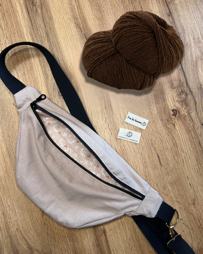 Kit sac banane bandoulière GIGI BANANA personalisable (37 cm x 19 cm) = patron de tricot PDF + doublure + laine. Qualité artisanale